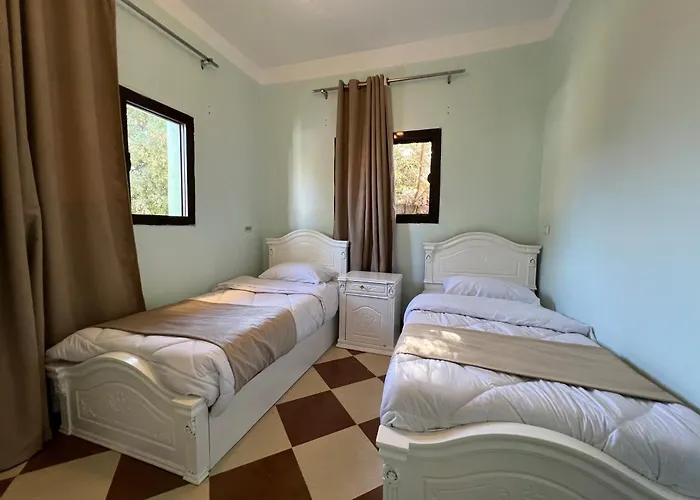 Manzzel Hostel *