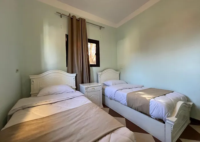 Hostel Manzzel *
