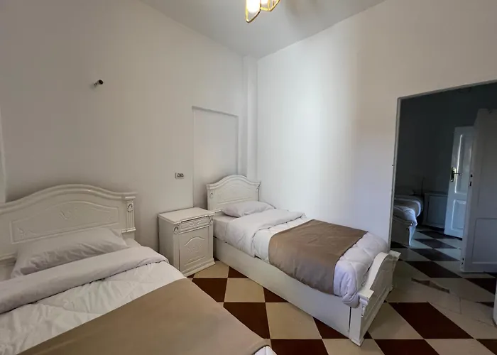Hostel Manzzel *