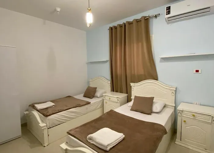 Hostel Manzzel *